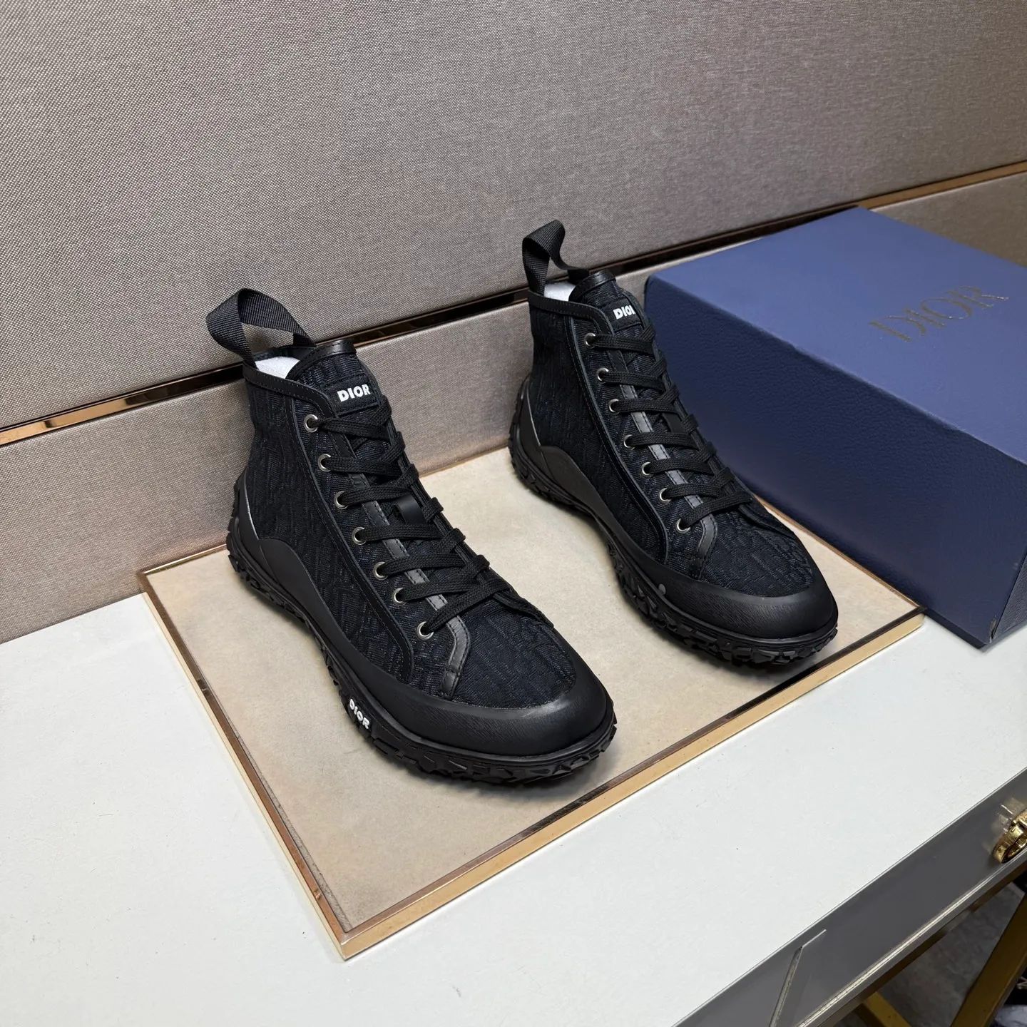 ⬛️Men's shoes 💰p460 [Dior～] Men's casual high-top shoes 2025z cabinet sales simultaneously 🔶Size: 39-44 #️⃣ 🔷2 colors🔜The upper is made of multi-material splicing➕Genuine leather lining, comfortable and breathable, sole: original comfortable and wear-resistant outsole, ⚠️Real shot📱Photographed🎬The real thing is better📢📢📢